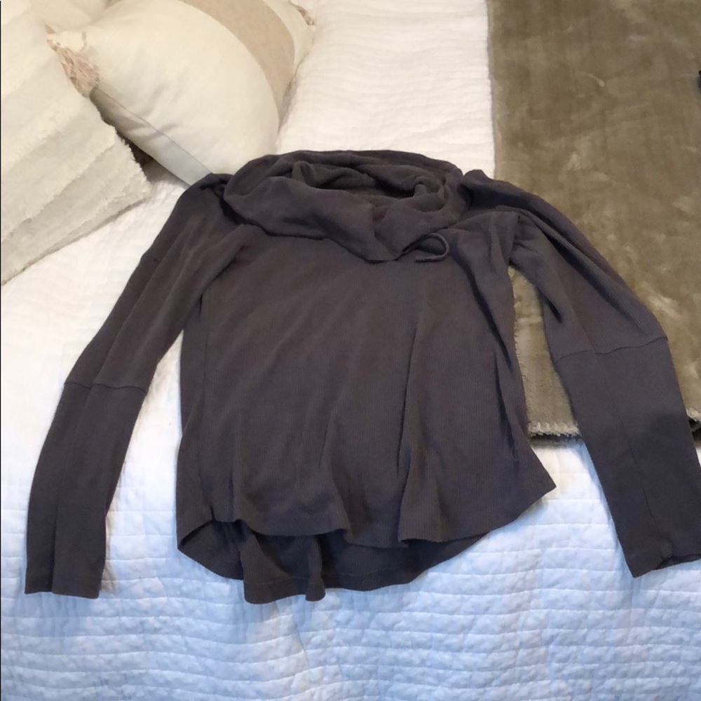 Grey lose neck sweatshirt